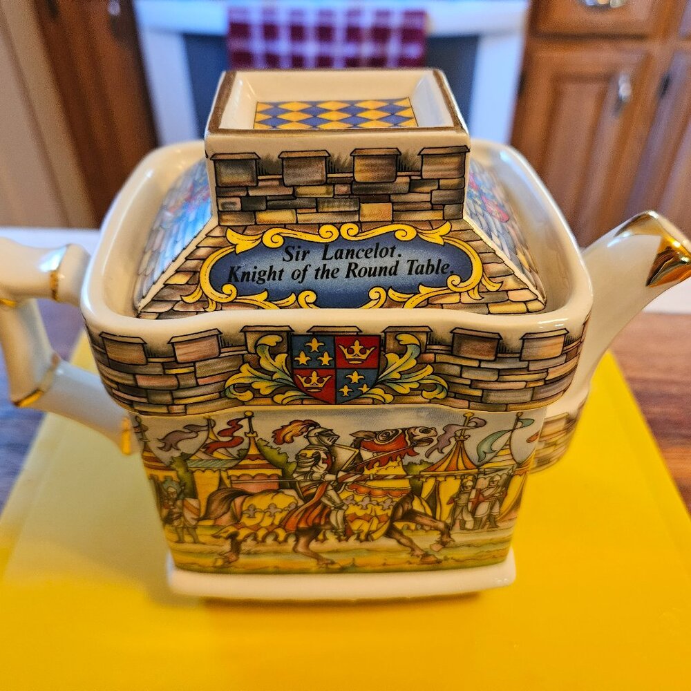 Vintage King Arthurs court Sadler Teapot sir Lancelot knight of the round
